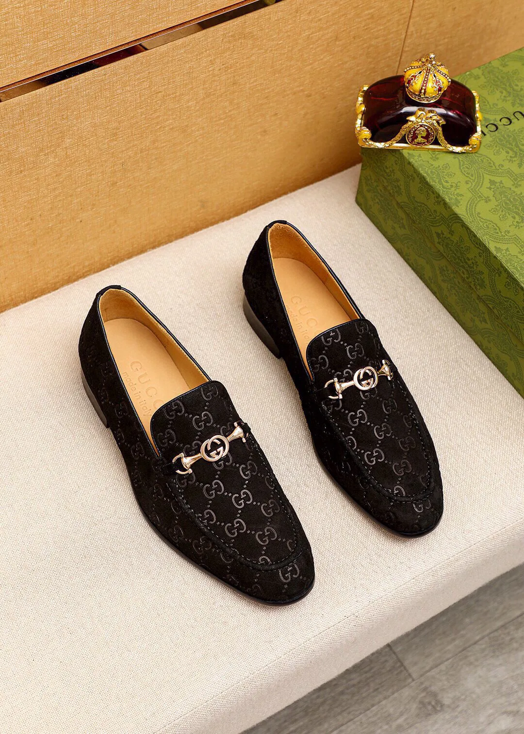 Men's shoes 💰520 💐 Product trademark: GUCCI "Gucci" casual leather shoes Regular size: 39-44 (38.45🉑️customized) Product materials: Selected imported first-layer calfskin embossed upper + luxury hardware buckle, imported water-dyed cow leather lining. Strong three-dimensional visual effect, original combination outsole Color: 3⃣️colors available